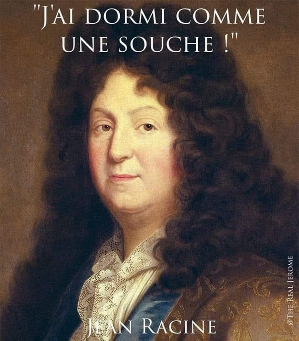 Portrait peint de Jean Racine aux longs cheveux bouclés, veste marron ornée, col de dentelle et écharpe bleue sur fond sombre. Texte : J'AI DORMI COMME UNE SOUCHE ! en haut et JEAN RACINE en bas.