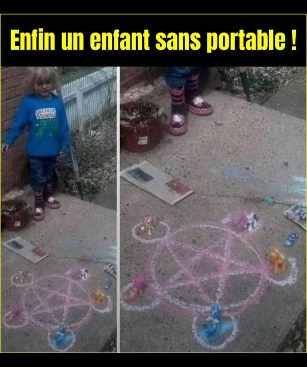Un enfant sans portable fait un pentagramme avec des poneys