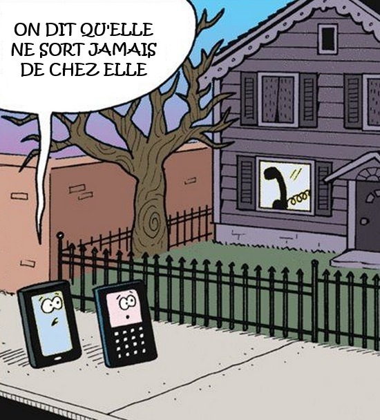 Dessin animé d'une maison avec une toilette à la fenêtre et deux téléphones au sol aux visages surpris. Bulle de texte : ON DIT QU'ELLE NE SORT JAMAIS DE CHEZ ELLE.