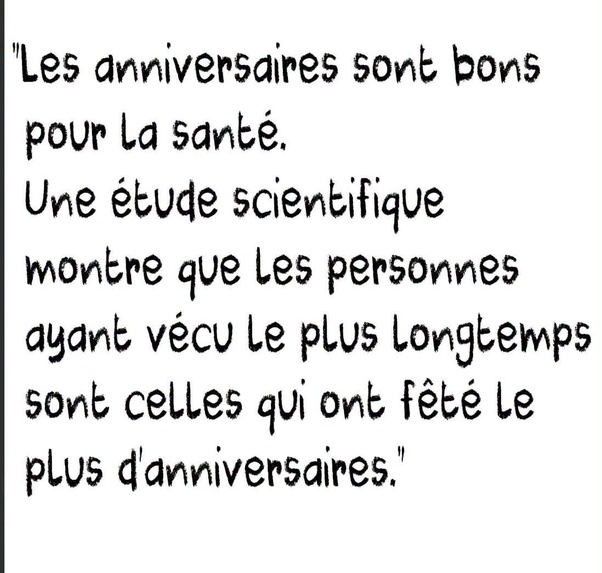 Texte manuscrit en noir sur fond blanc avec la citation : "Les anniversaires sont bons pour la santé. Une étude scientifique montre que les personnes ayant vécu le plus longtemps sont celles qui ont fêté le plus d'anniversaires."