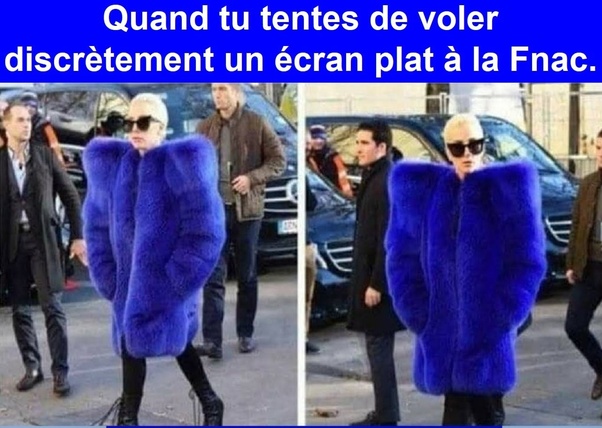 Deux photos côte à côte d'une femme blonde portant une doudoune en fourrure bleue volumineuse, avec un texte en haut : Quand tu tentes de voler discrètement un écran plat à la Fnac.
